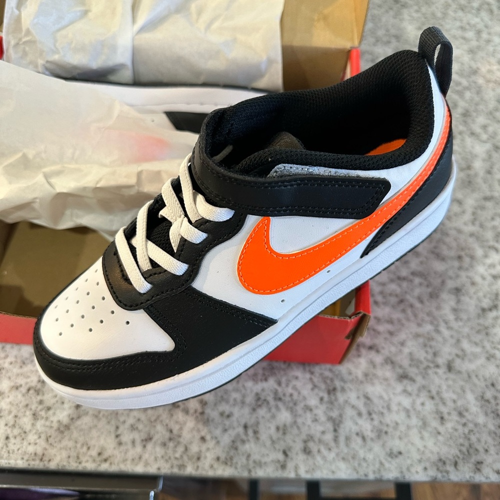 Brand new never worn Nike borough low